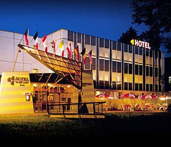 צ'סקה בודיוביצה Hotel U Tri Lvu מראה חיצוני תמונה